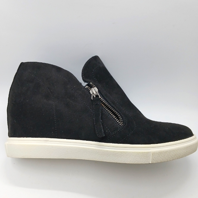 New Madden Girl Prevale Hidden Wedge Suede Sneaker. Size 8.5 Black [Damage]